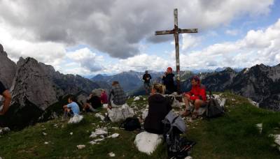 Člani društva Hrast na vrhu Jof di Somdogna 